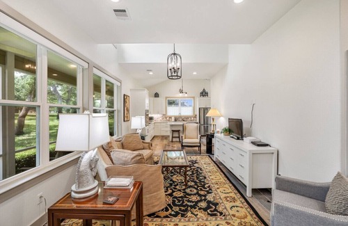 Sealy Casa | Tranquil Farmhouse Retreat with Scenic Views!