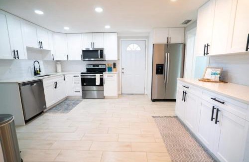 Bearss Plaza Casa | Tranquil & Fully Renoveted Home Near Busch Gardens