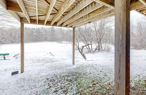 South Londonderry Casa | Tranquil getaway with private fishing pond, par-3 golf course, & sandy beach