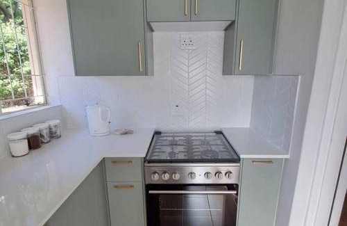 Greater Johannesburg Metropolitan Area Apartamento | Tranquil Guest Suite with solar power and back up water