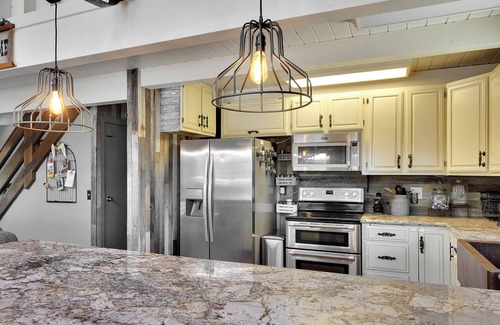 Croft Casa | Tranquil Hillside Home w/ Private Hot Tub!