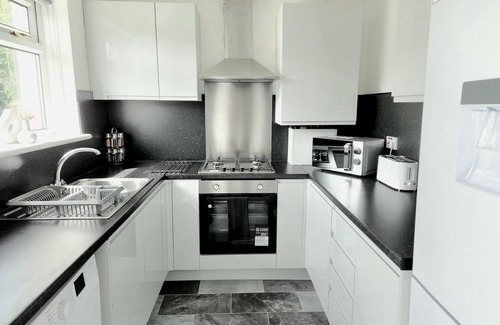 Newton Mearns Casa | Tranquil Home Away from Home