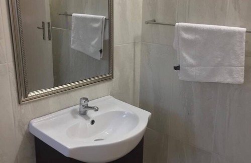 Komani Cama Y Desayuno | Tranquil House Bed and Breakfast