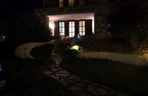 Ano Volos Apartamento | Tranquil Infinity Pool Getaway (private jacuzzi and steam bath, pool, garden, sea and city views)