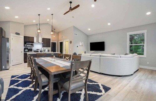 Smyrna Casa | The Jewel of Maston Lake - Beautiful Lake Views.