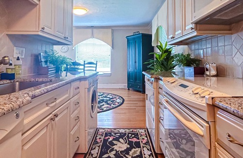 Lake Junaluska Cabaña | Tranquil Lake Junaluska cottage: serene views, modern comforts, adventure