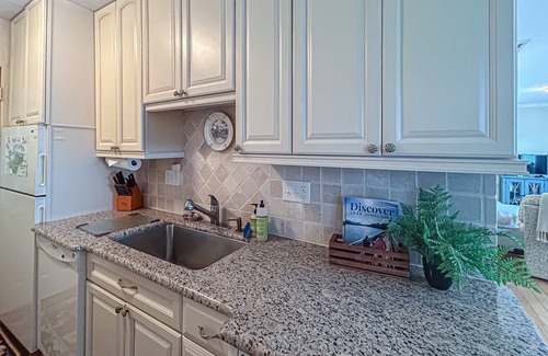Lake Junaluska Cabaña | Tranquil Lake Junaluska cottage: serene views, modern comforts, adventure