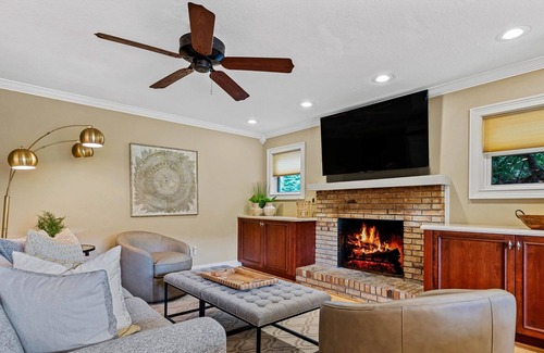 Hendersonville Casa | Tranquil Lake Retreat W/ Pickleball, Pool & Tennis