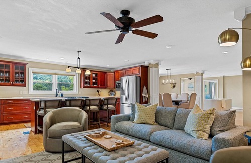 Hendersonville Casa | Tranquil Lake Retreat W/ Pickleball, Pool & Tennis