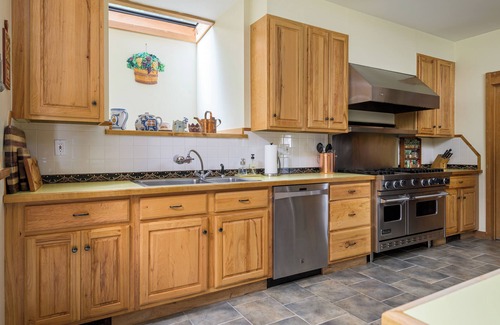 Putnam Valley Casa | Tranquil LakeFront Lodge w/ Private Beach