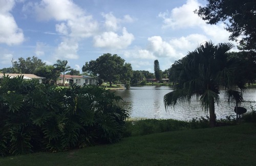 Seminole Casa | Tranquila casa frente al lago: playas del golfo, tiendas y entretenimiento cerca