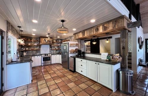 Mid America Casa | Tranquil Lakefront Home *We Are Not A Party House*