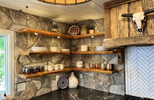 Mid America Casa | Tranquil Lakefront Home *We Are Not A Party House*