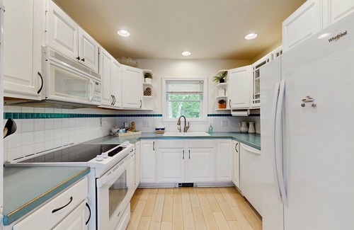 Mount Desert Casa | Tranquil lakefront cottage with a private dock, deck, grill, and WiFi