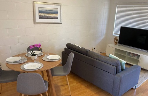 Central Coast Apartamento | Tranquil Lakeside retreat