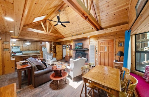 Idyllwild Cabaña | ¡Tranquila "Casa Lila" de Fern Valley con Spa!