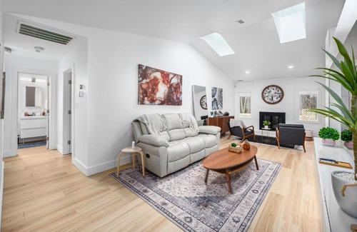 Durham Casa | Tranquil Light-Filled Retreat 3BR Ranch
