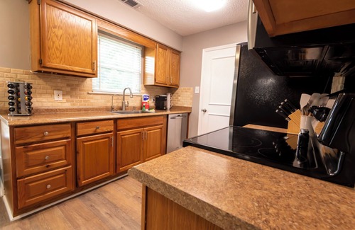 Pooler Casa | Tranquil Location! Patio, Shuffle Board, Fire pit, Walk to Restaurants!