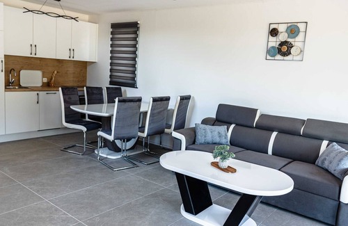 Terme Catez Casa | Tranquil Luxe Thermal Escape Mobile Home - Mobile Home with Terrace