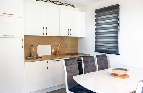 Terme Catez Casa | Tranquil Luxe Thermal Escape Mobile Home - Mobile Home with Terrace
