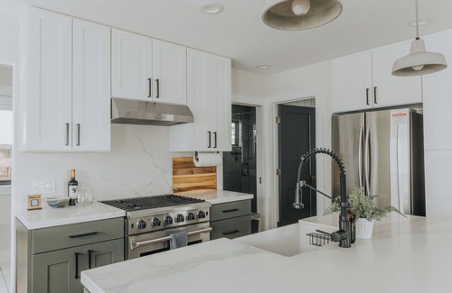 Cascade-Chipita Park Casa | ☆Modern Luxury Cabin - Hot Tub✔ Hiking✔ Hammocks✔☆