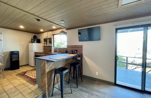 Camarillo Apartamento | Tranquil Mid Century Studio With Deck and Views!