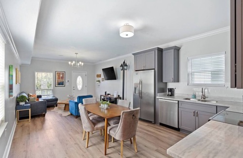 Tulane - Gravier Apartamento | This duplex is a 4 bedroom(s), 3 bathrooms, located in New Orleans, LA.