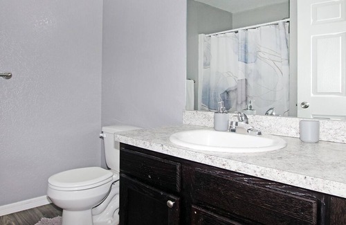Silver Springs Shores Casa | Tranquil & Modern ~ 20min to Downtown ~ King Beds!