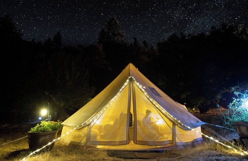 Burnt Ranch Cama Y Desayuno | Tranquil Mountain Glamp: Swimming, Organic Meals, Hike Trails + Kayaking