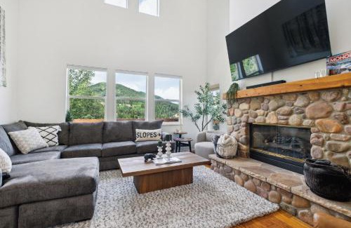 Summit Park Casa | Tranquil Mountain Retreat - Scenic Views & Hot Tub home