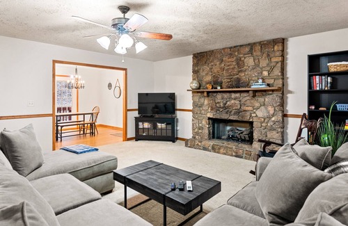 Barnardsville Casa | Tranquil mountain-view home with fireplace, firepit, deck, W/D, & soaking tub