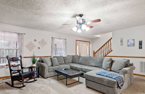 Barnardsville Casa | Tranquil mountain-view home with fireplace, firepit, deck, W/D, & soaking tub
