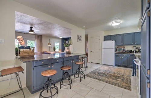 Linden Casa | Tranquil mountainhouse w/hot tub, super close to trails & wineries- pet friendly