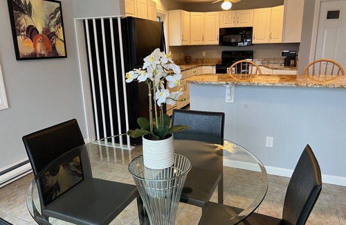 Forestdale Casa | Tranquil Oasis: A Beautiful Water-Front Home