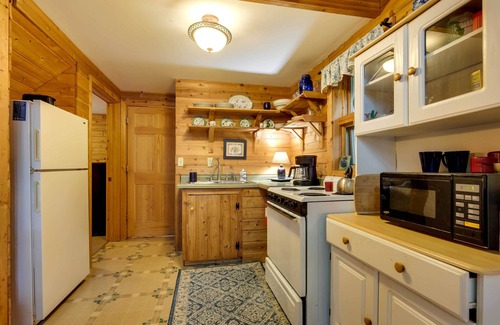 Hill Cabina | Tranquil Ogema Vacation Rental w/ Lake Views!