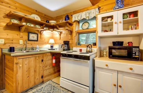 Hill Cabina | Tranquil Ogema Vacation Rental w/ Lake Views!