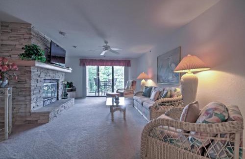 Osage Beach Apartamento | Tranquil Osage Beach Condo with Waterfront Decks!