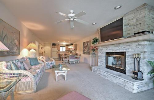 Osage Beach Apartamento | Tranquil Osage Beach Condo with Waterfront Decks!