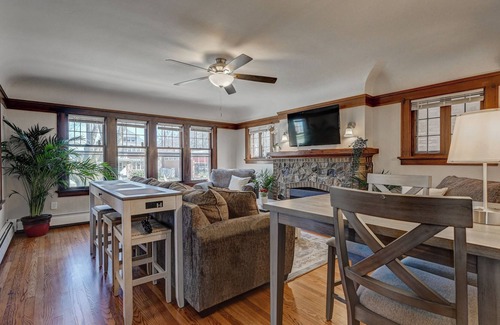 Bay View Apartamento | Tranquil Pet-Friendly Apartment ~ Close to Downtown & Parks