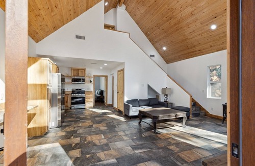 Pine Mountain Club Cabina | Tranquil Pine Mountain Retreat 3 Bedroom Cabin by RedAwning