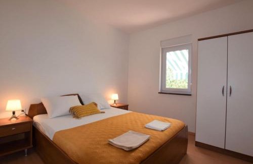 Mandre Casa | Tranquil Poolside Getaway