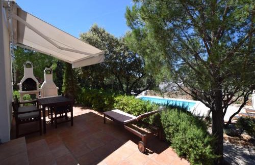 Mandre Casa | Tranquil Poolside Getaway