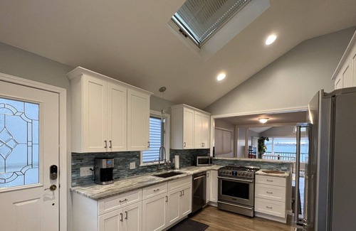 Riverside Casa | Tranquil Private Beach House in East Providence