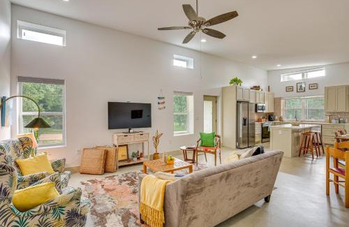Log Cabin Casa | Tranquil Retreat Half-Mi to Cedar Creek Reservoir