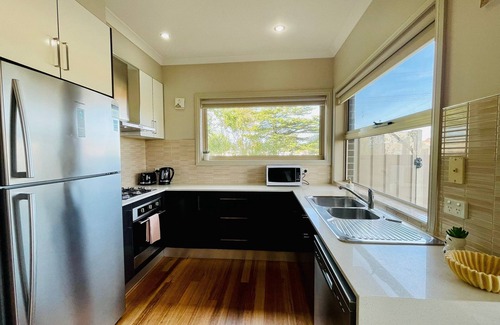 Glenroy Casa | Tranquil Retreat Near to Airport