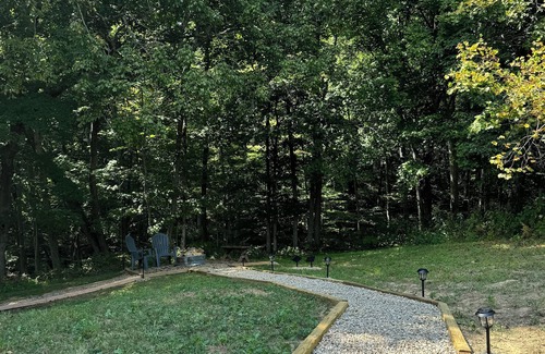 McArthur Cabina | Tranquil retreat nestled in the breathtaking landscape of Hocking Hills.
