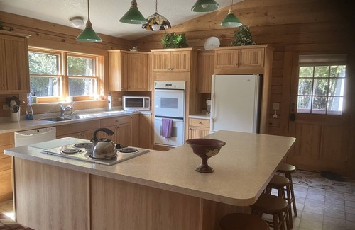 St Ignace Apartamento | Tranquil Retreat or Romantic Getaway in Beautiful Upper Peninsula of Michigan.