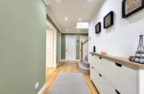 Chapeltown Casa | Tranquil Retreat Spacious 4-Bedroom Family Home