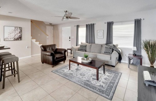 Bay Crest Park Casa | Tranquil Retreat with Pool, Near Airport