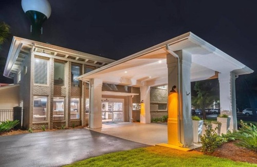 Jekyll Island Casa | Tranquil Room Near Georgia Sea Turtle Center | Onsite Pool, Free Breakfast